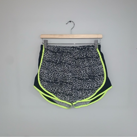 Nike Shorts Size Medium White Black Yellow Leopard Print Tempo Lined Running - Picture 2 of 8